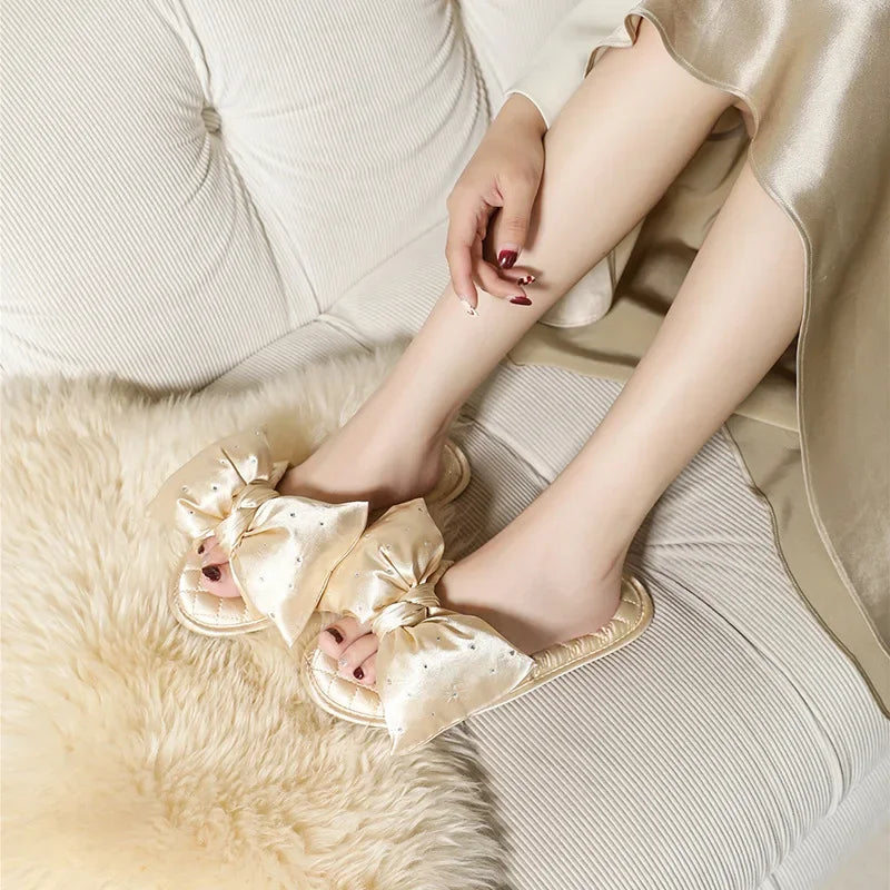 Kapcie satynowe z kokardą