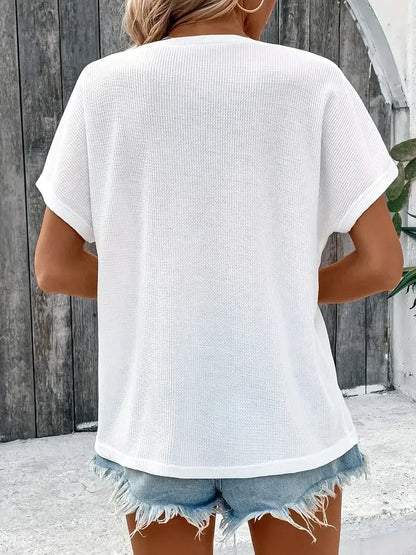 Klasyczna damska bluzka z ozdobnymi guzikami