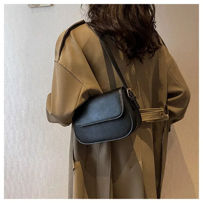 Klasyczna torebka z regulowanym paskiem