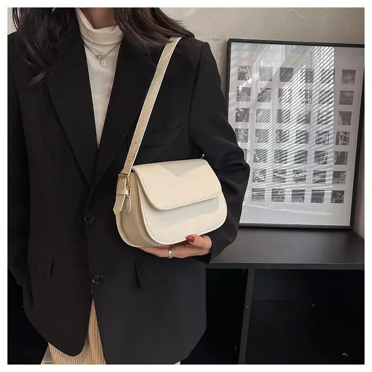 Klasyczna torebka z regulowanym paskiem