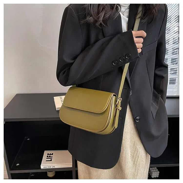 Klasyczna torebka z regulowanym paskiem