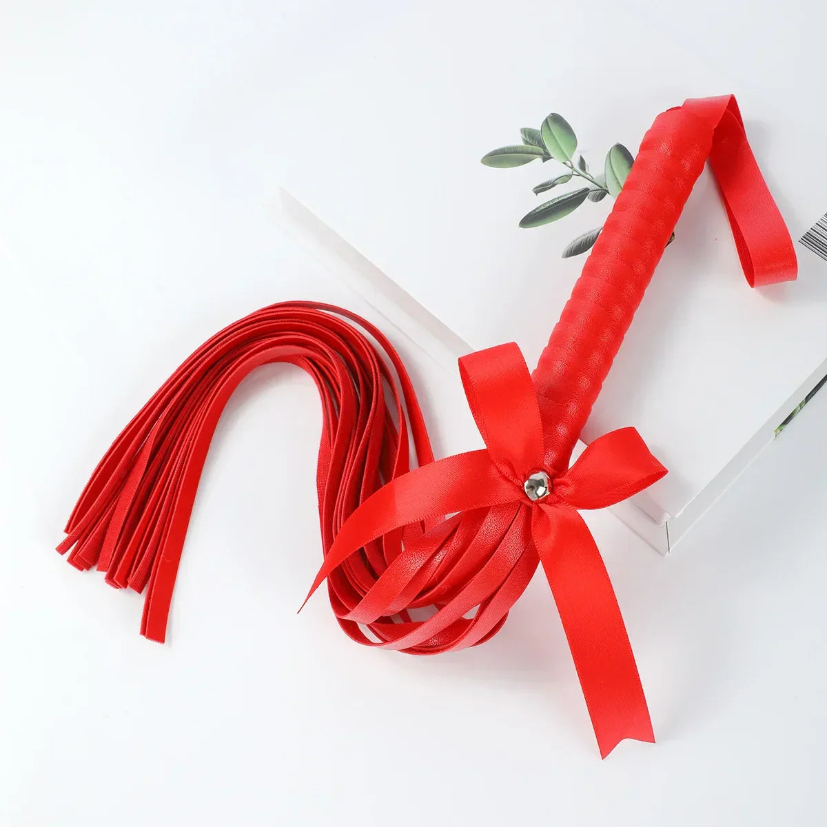 Kolorowy bicz z kokardą