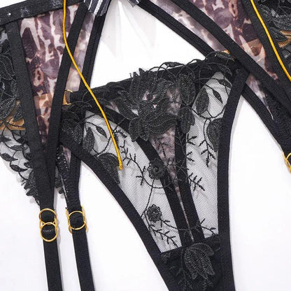 Komplet bielizny w panterkę