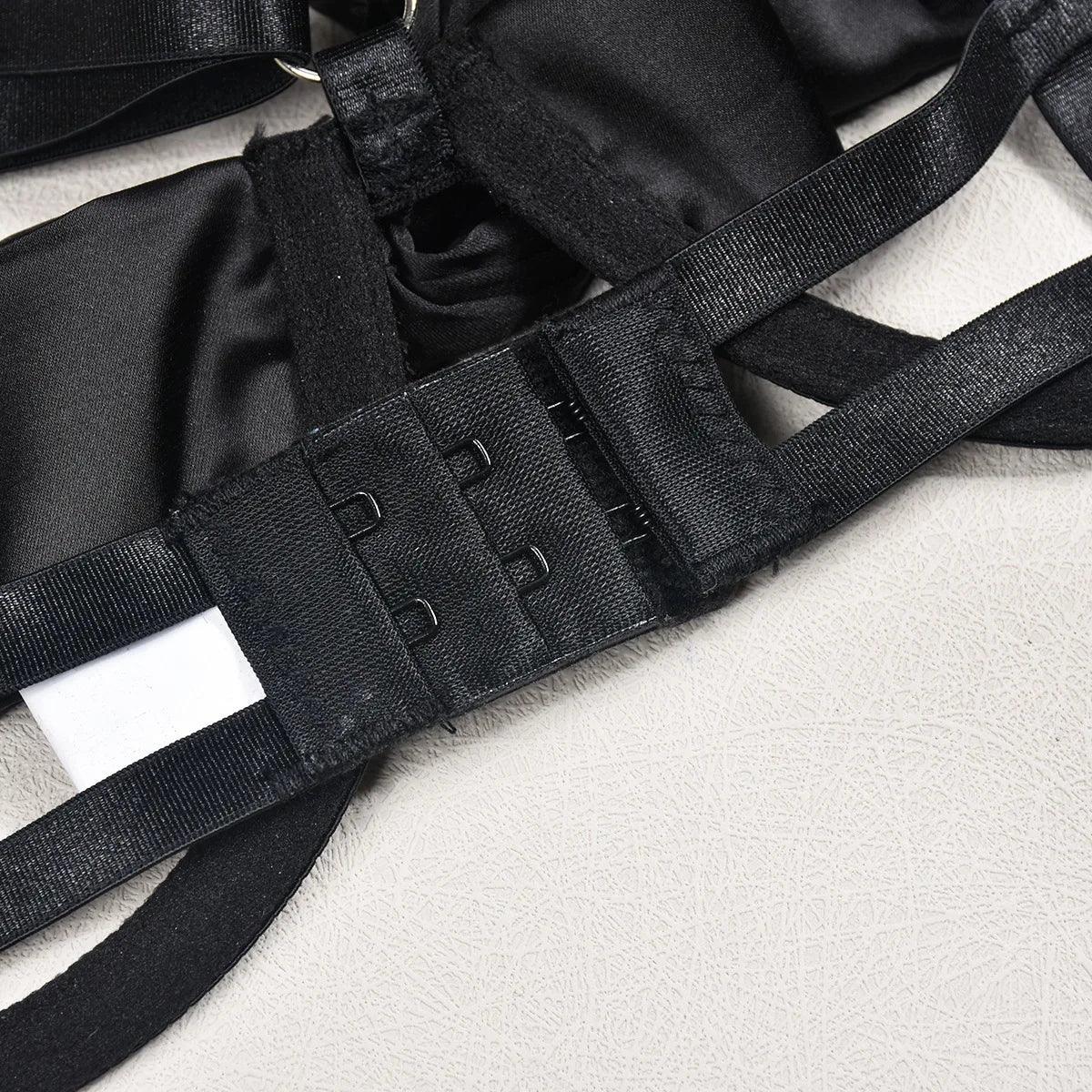 Komplet bielizny z chokerem