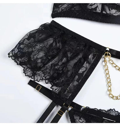 Komplet bielizny z łańcuszkami