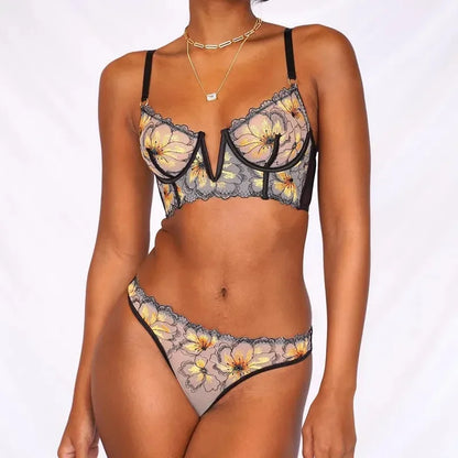 Komplet bielizny z motywem kwiatowym