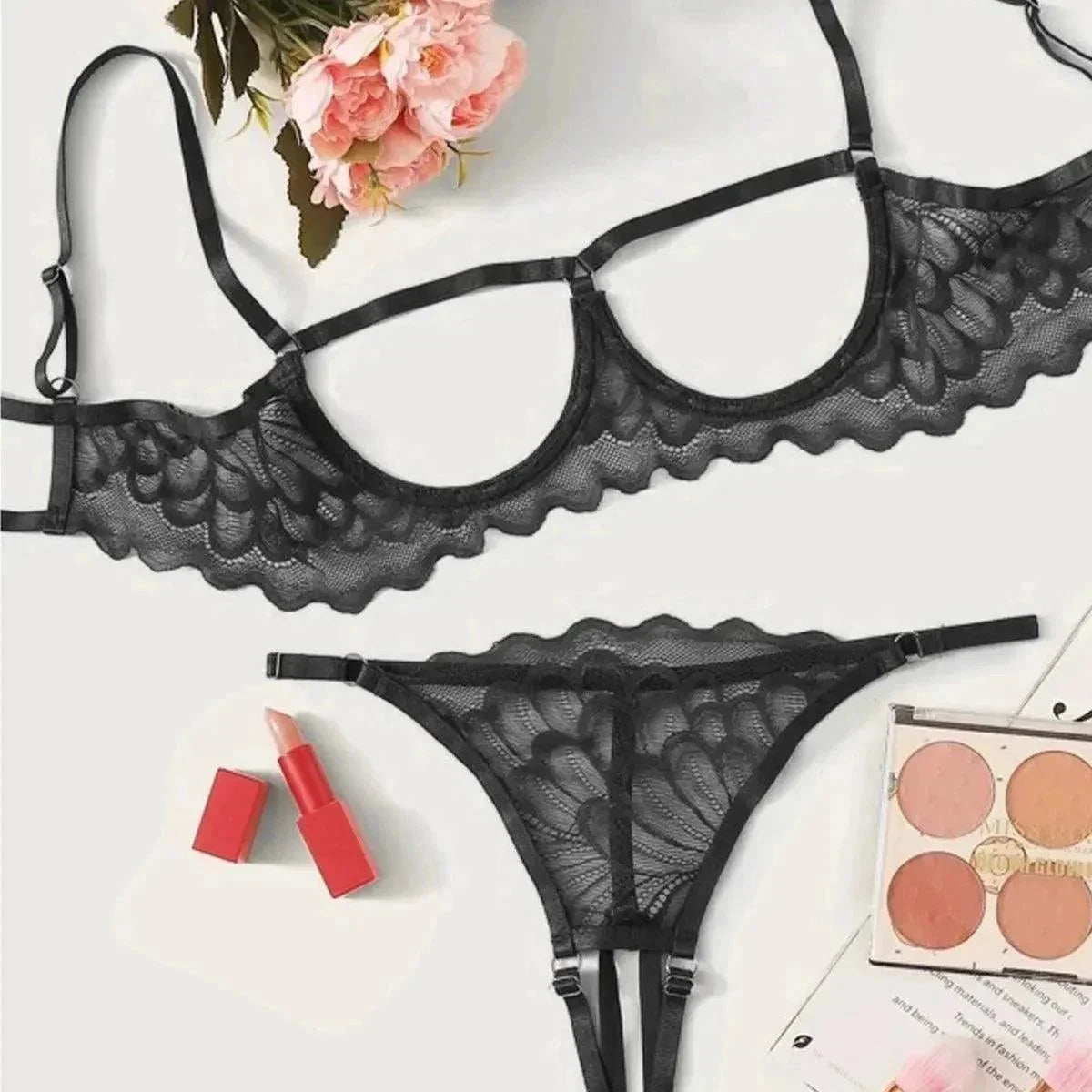 Komplet bielizny z wycięciem