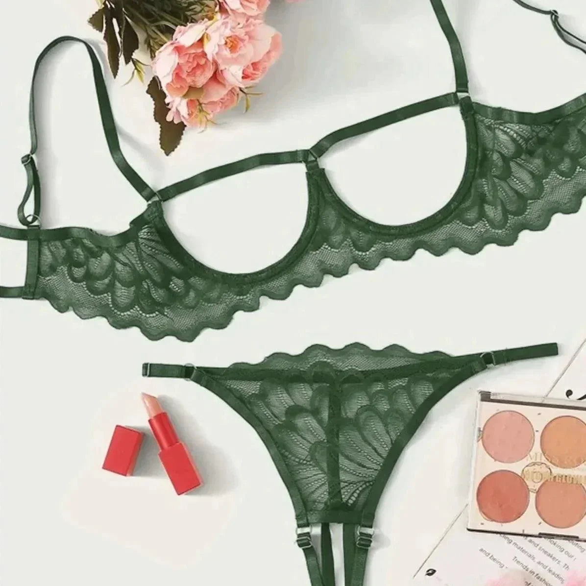 Komplet bielizny z wycięciem