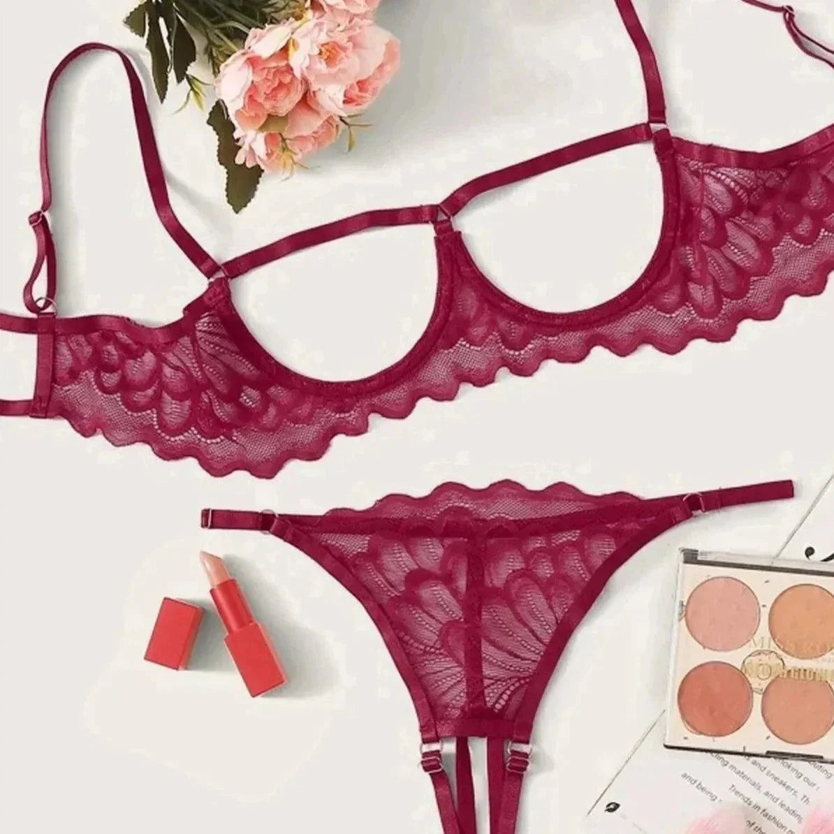 Komplet bielizny z wycięciem