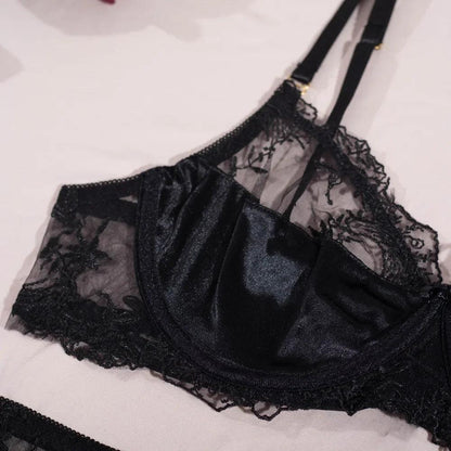 Komplet bielizny ze zdobieniami