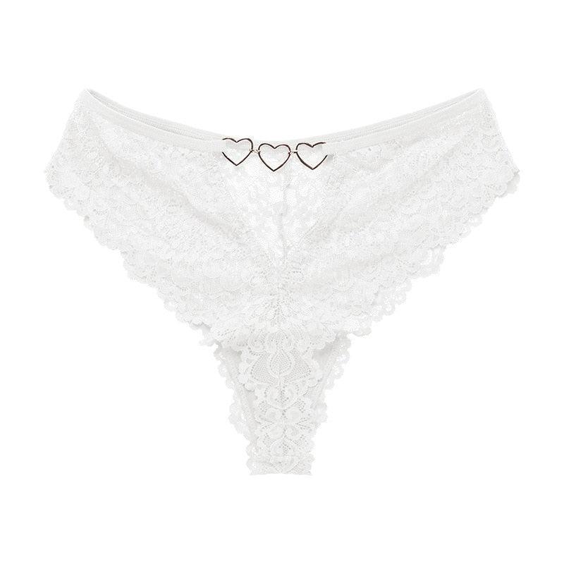 Koronkowe stringi z ozdobnymi serduszkami