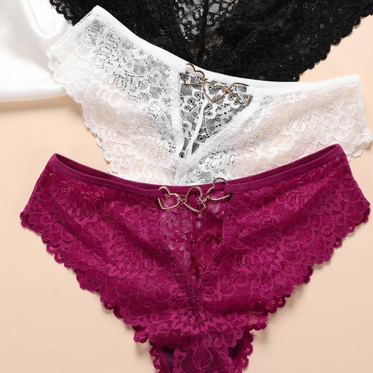 Koronkowe stringi z ozdobnymi serduszkami