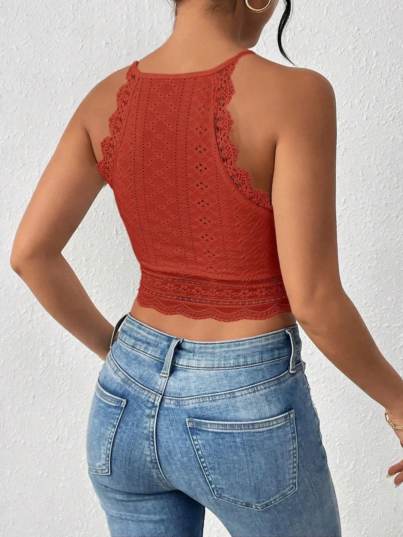 Koronkowy top na ramiączkach