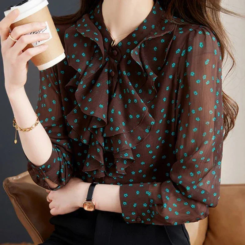 Koszula damska z ozdobnym kołnierzem w kwiatki