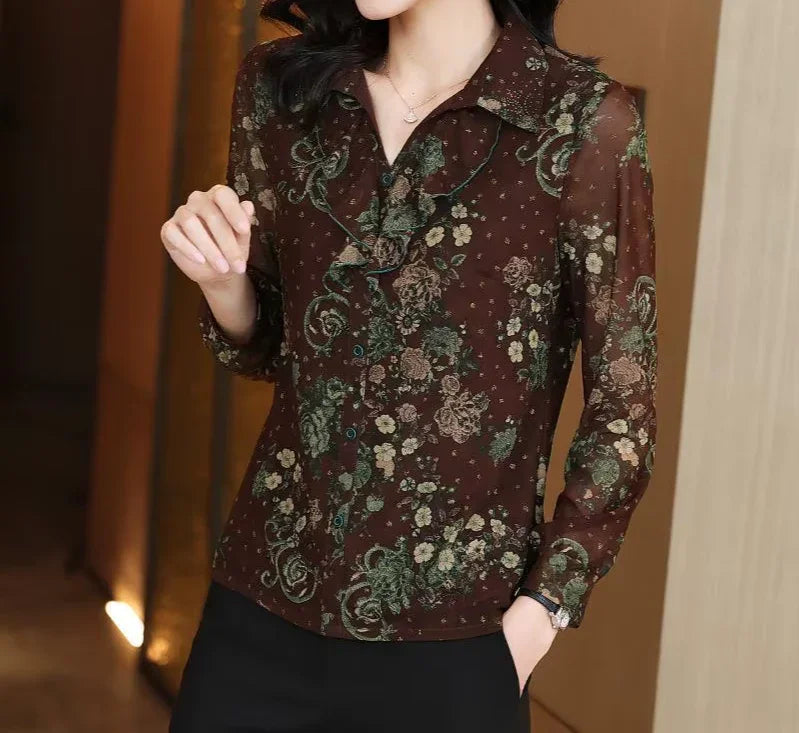 Koszula z ozdobnym kołnierzem i motywem w kwiaty