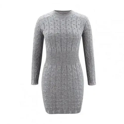 Krótka dzianinowa sukienka w warkoczowy splot