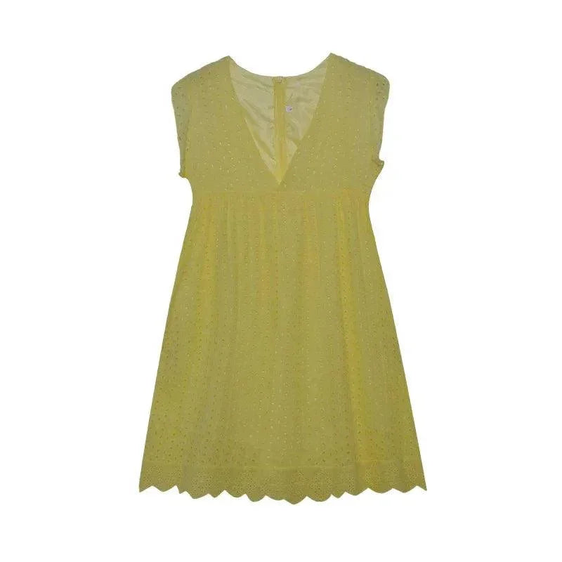 Krótka sukienka ażurowa