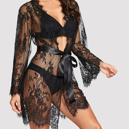 Krótki koronkowy szlafrok