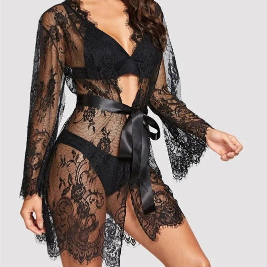 Krótki koronkowy szlafrok