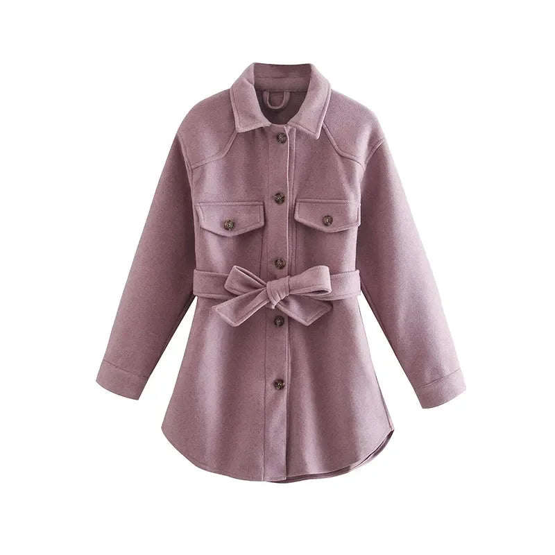 Krótki płaszcz damski wiązany w talii