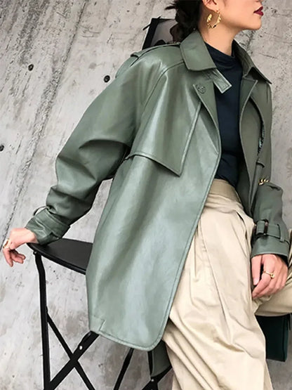 Krótki skórzany płaszcz damski