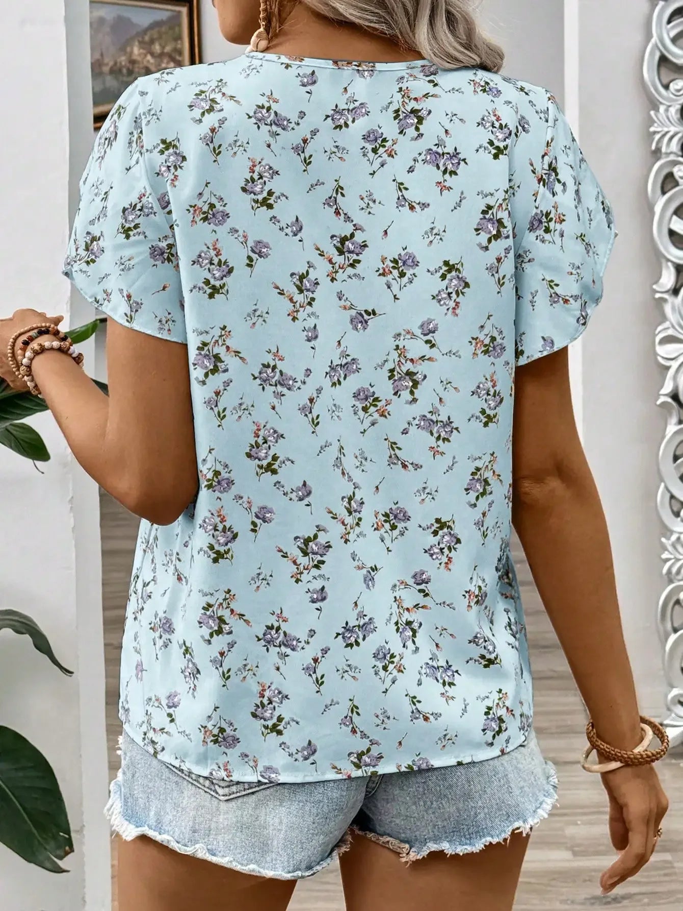 Kwiecista błękitna bluzka damska