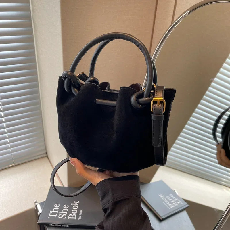 Mała skórzana torba kuferek