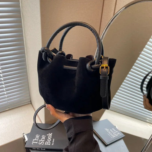 Mała skórzana torba kuferek