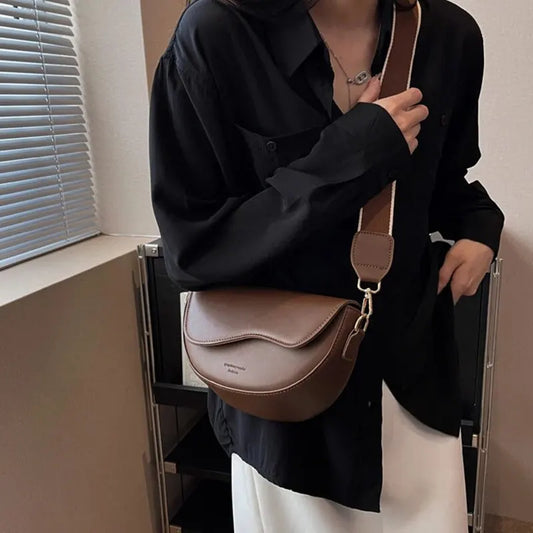 Mała torba crossbody z szerokim paskiem