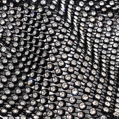 Maska wysadzana kryształkami