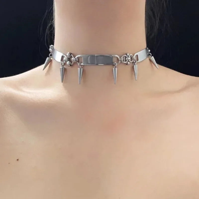 Metalowy choker