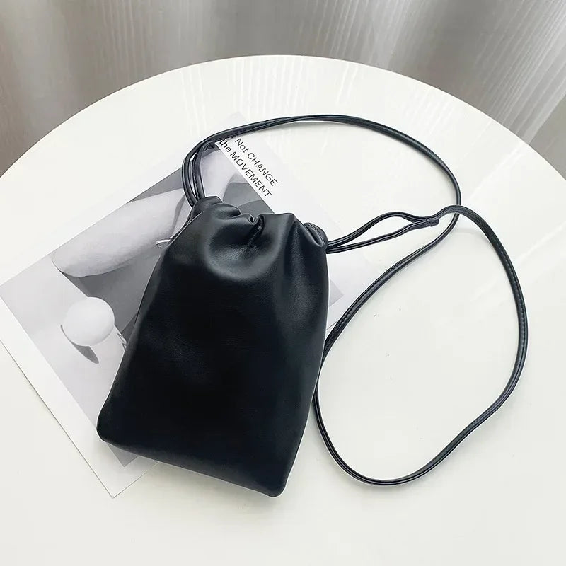 Miękka skórzana torebka na telefon - Zolaro.pl