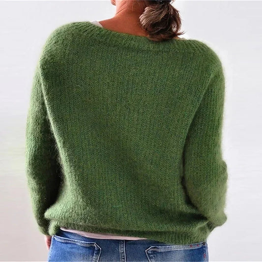 Miękki dzianinowy sweter damski z okrągłym dekoltem - Zolaro.pl
