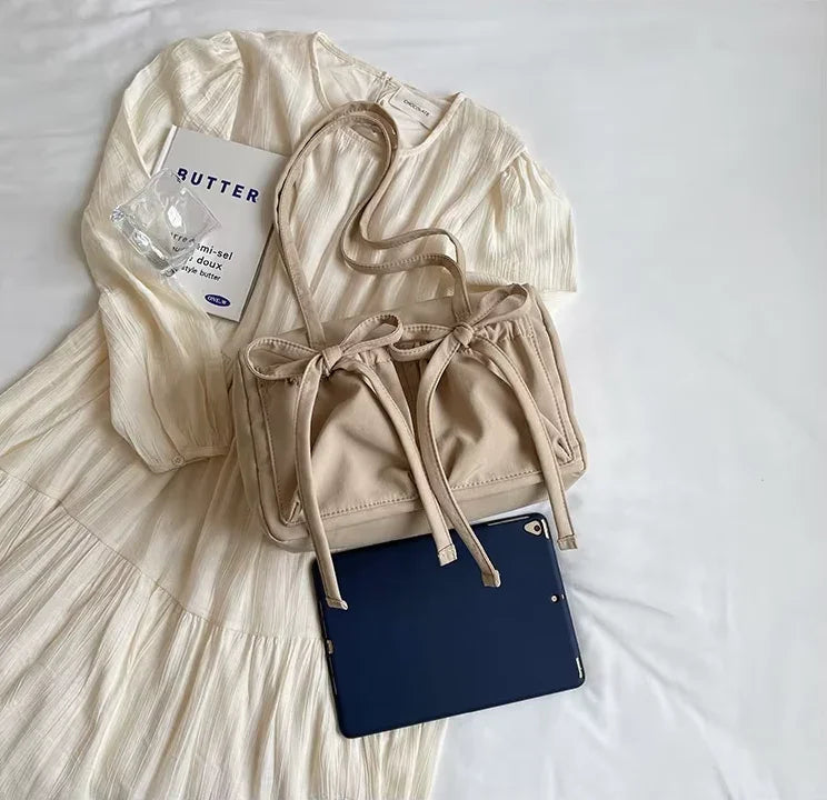 Nylonowa torebka na ramię z kokardami