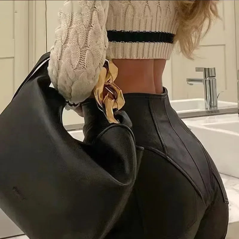 Obcisłe skórzane spodnie damskie z zamkiem