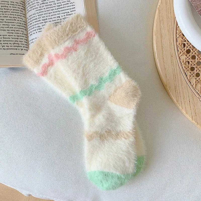 Pastelowe puchate skarpety