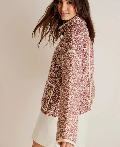 Pikowany płaszcz damski w kwiaty