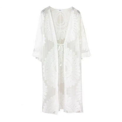 Prześwitująca sukienka plażowa z haftami