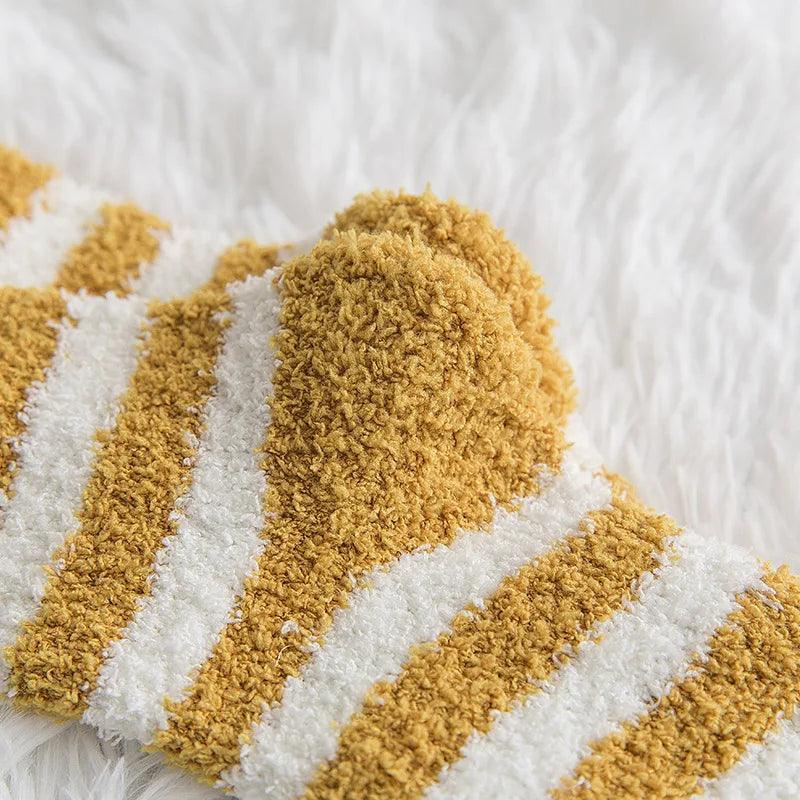 Puchate skarpety w paski