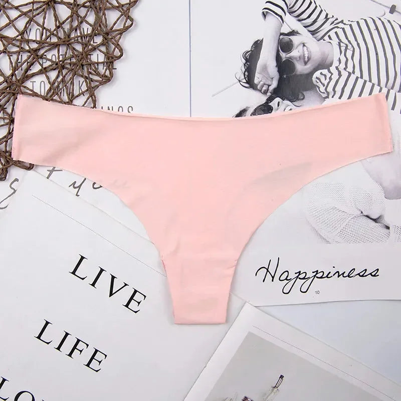 Różnokolorowe gładkie stringi