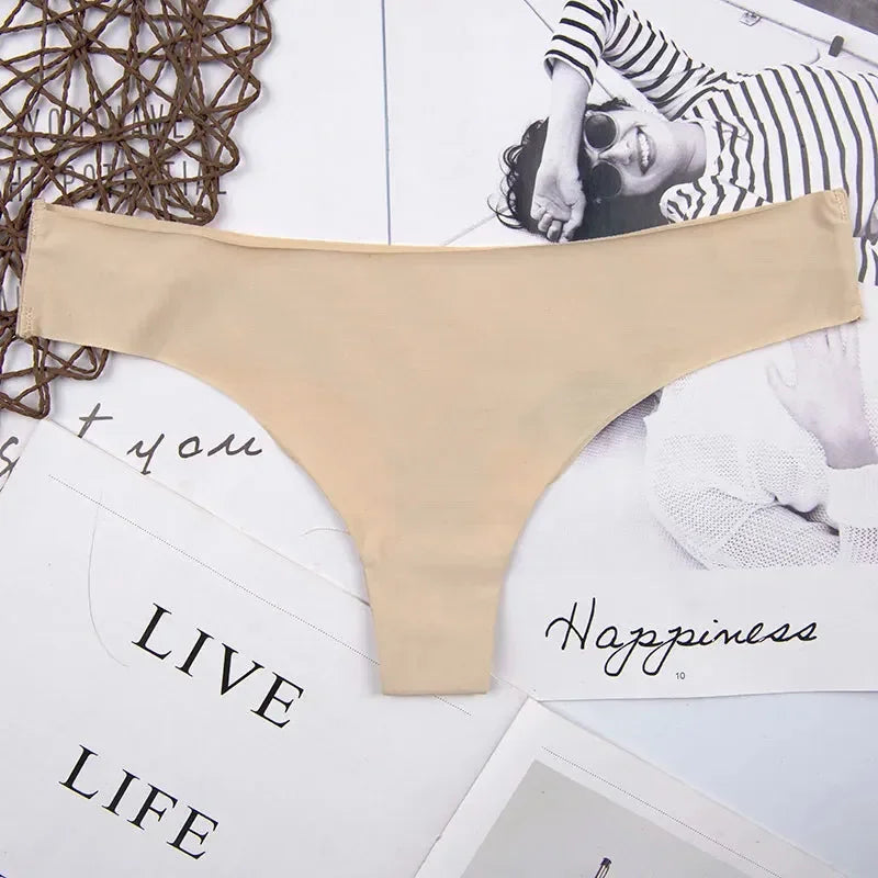 Różnokolorowe gładkie stringi