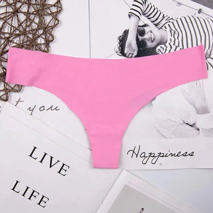 Różnokolorowe gładkie stringi