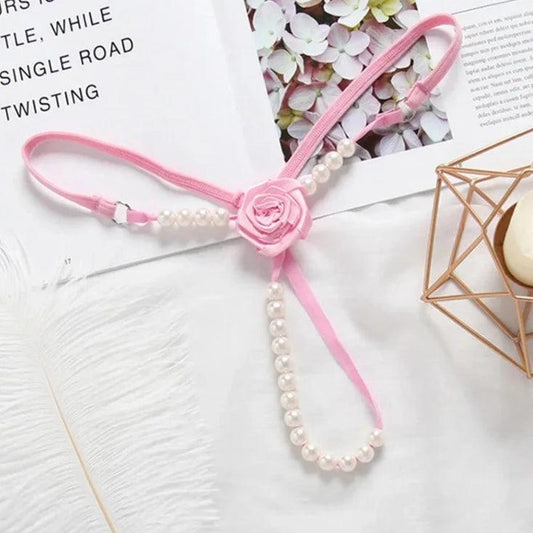 Różnokolorowe stringi ozdobne z różą