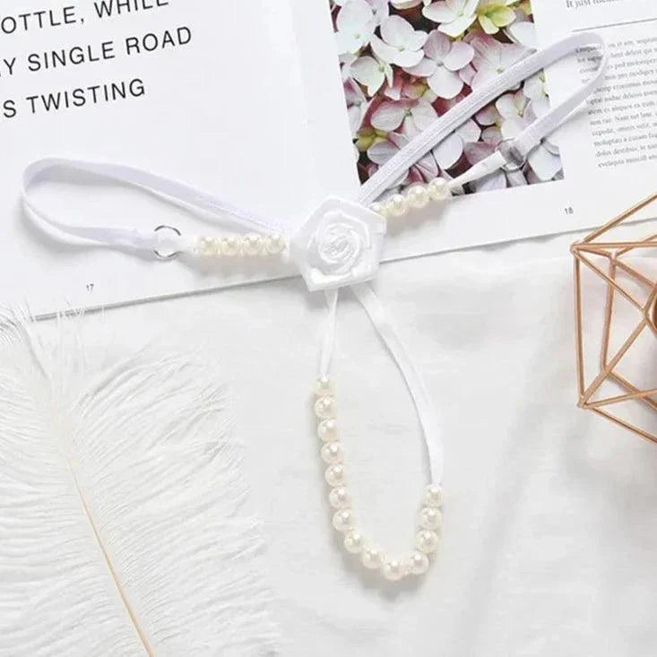 Różnokolorowe stringi ozdobne z różą