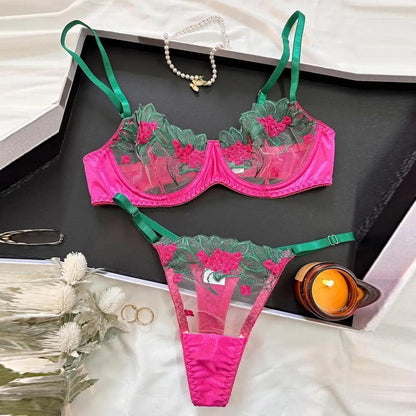 Satynowy komplet bielizny z motywem kwiatowym