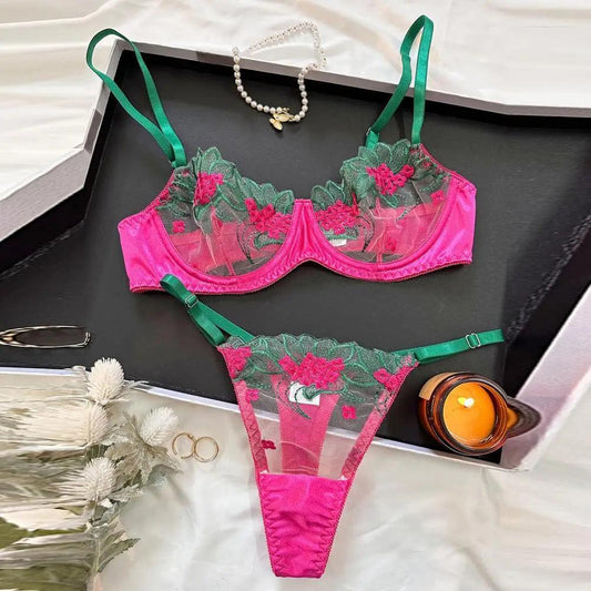 Satynowy komplet bielizny z motywem kwiatowym