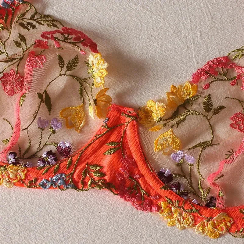 Satynowy komplet bielizny z motywem kwiecistym