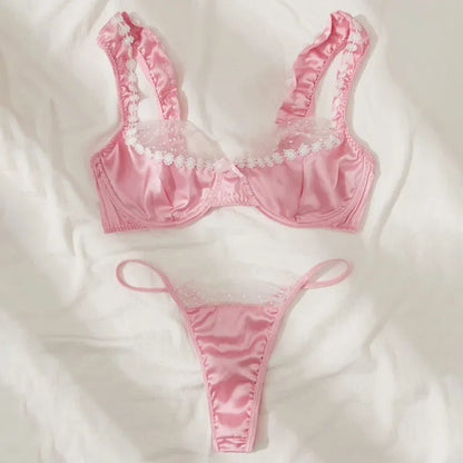 Satynowy komplet bielizny z naszywanymi kwiatuszkami