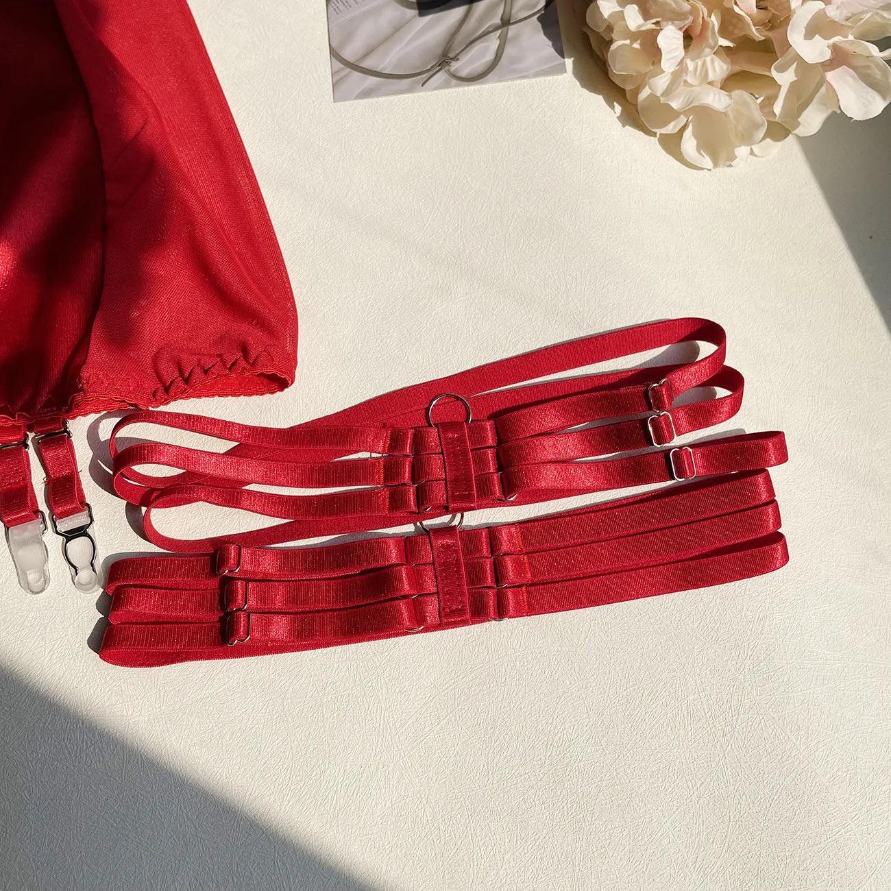 Satynowy komplet bielizny ze spódniczką