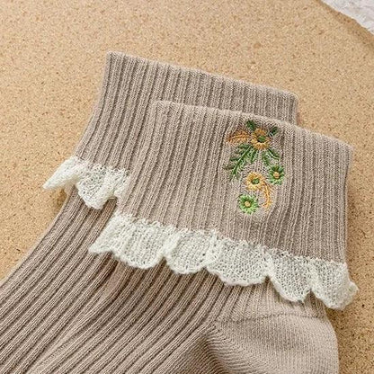 Skarpety damskie z koronką i haftem